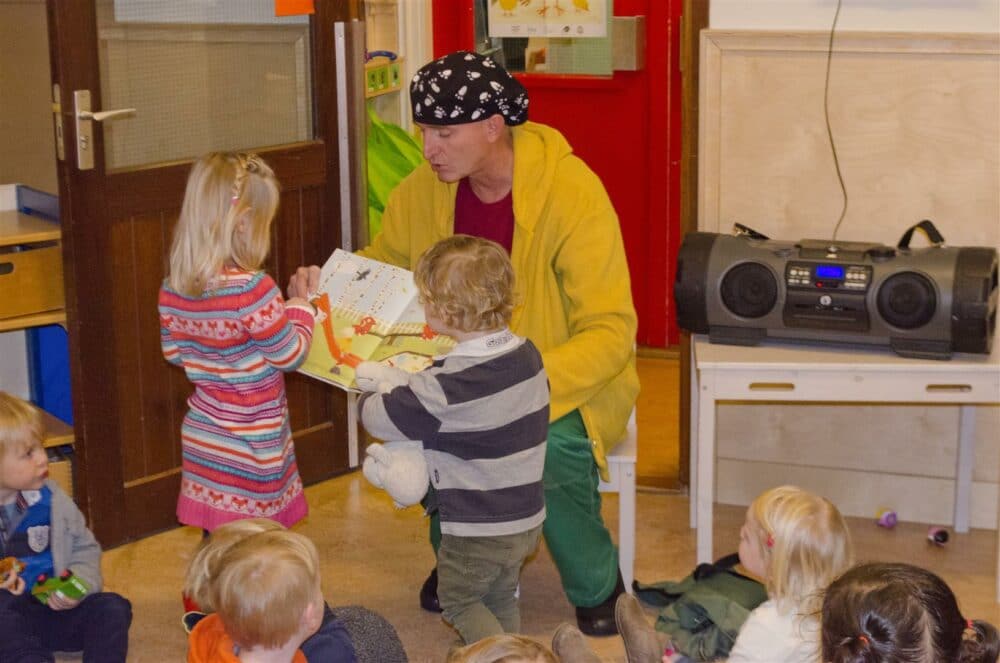 Voorleesonbijt Bobbie bij 2Hindes