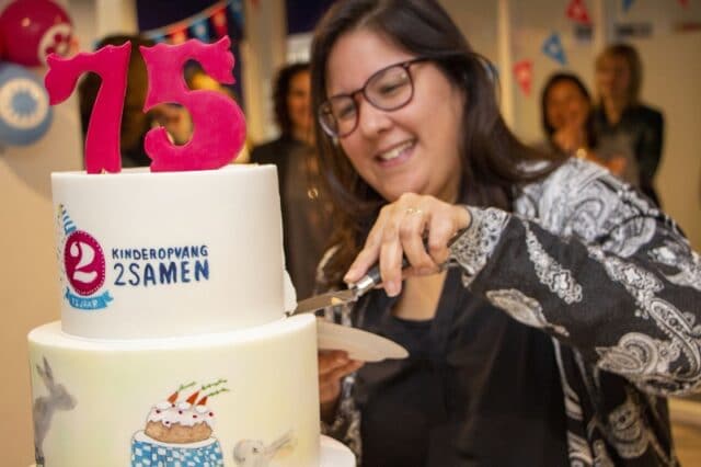 Jubileum 2Samen bestaat 75 jaar Taart op het hoofdkantoor